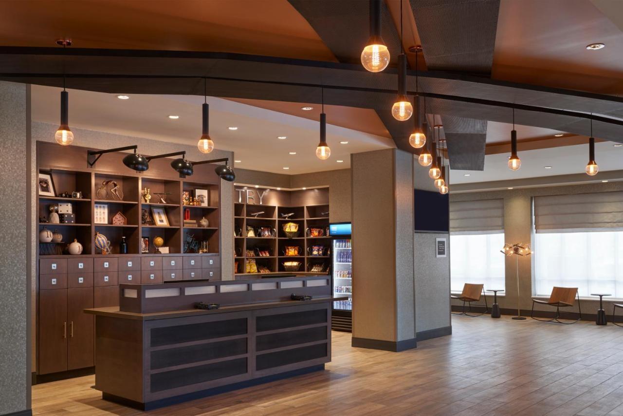 Four Points By Sheraton Toronto Airport East Exterior photo