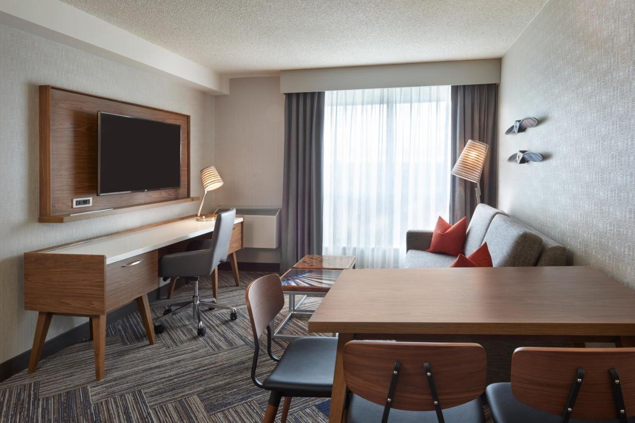 Four Points By Sheraton Toronto Airport East Exterior photo
