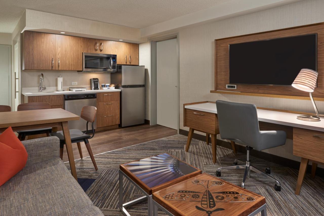 Four Points By Sheraton Toronto Airport East Exterior photo