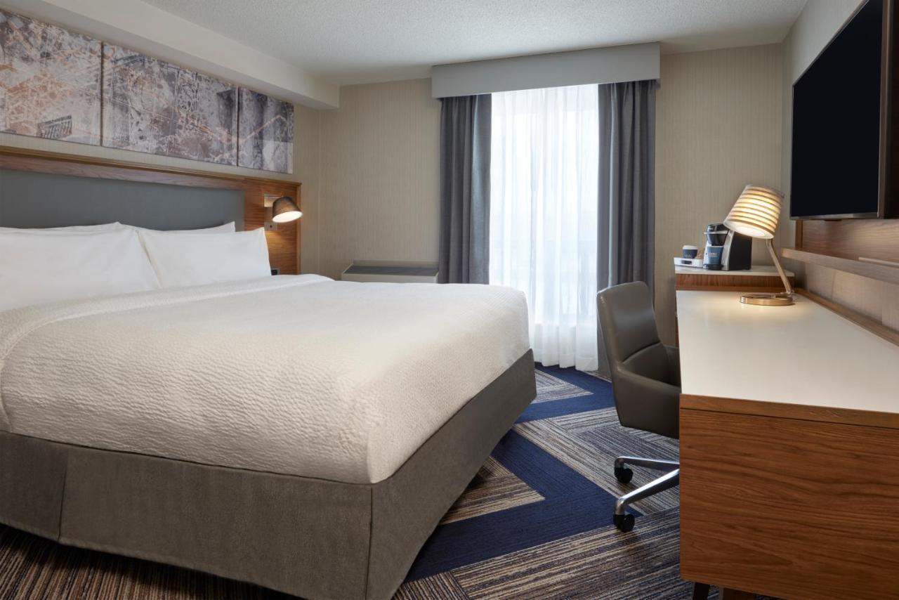 Four Points By Sheraton Toronto Airport East Exterior photo