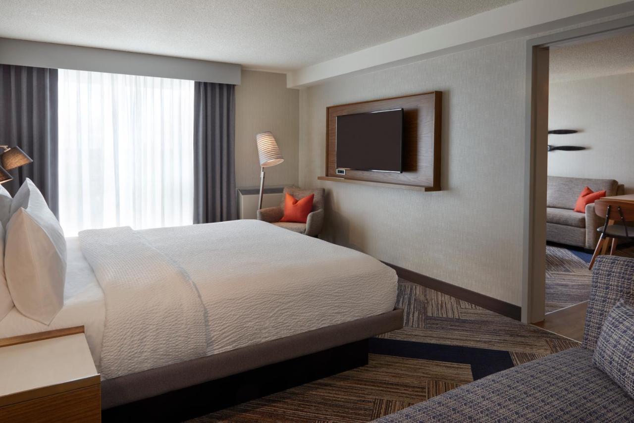 Four Points By Sheraton Toronto Airport East Exterior photo